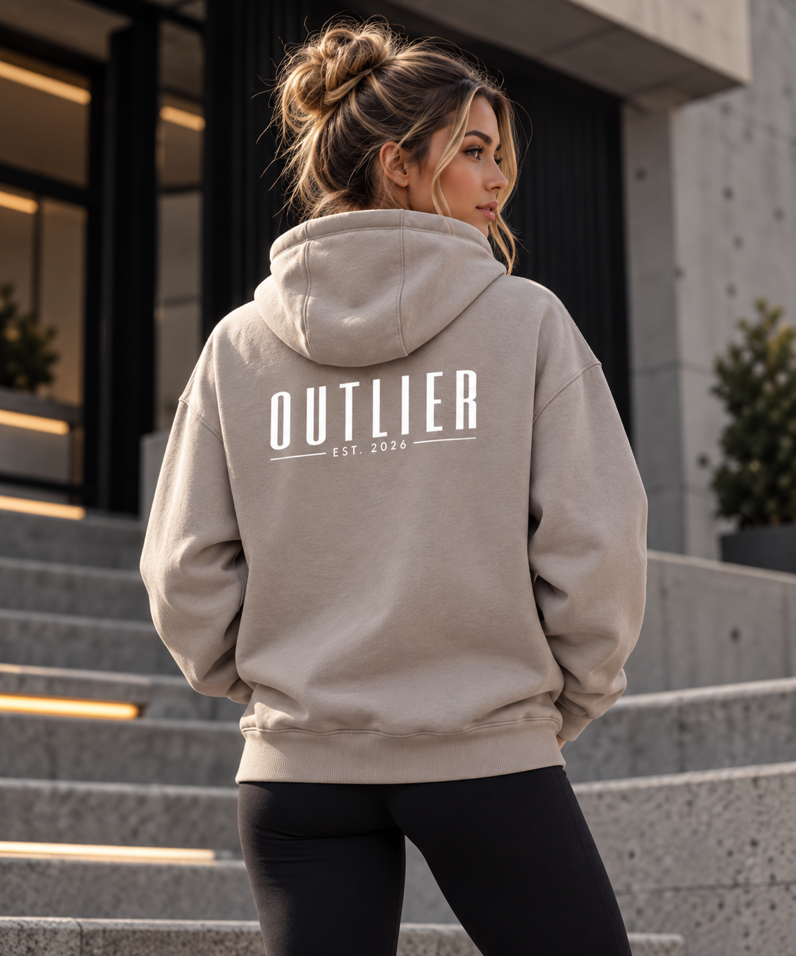 NOIR — OVERSIZED HOODIE